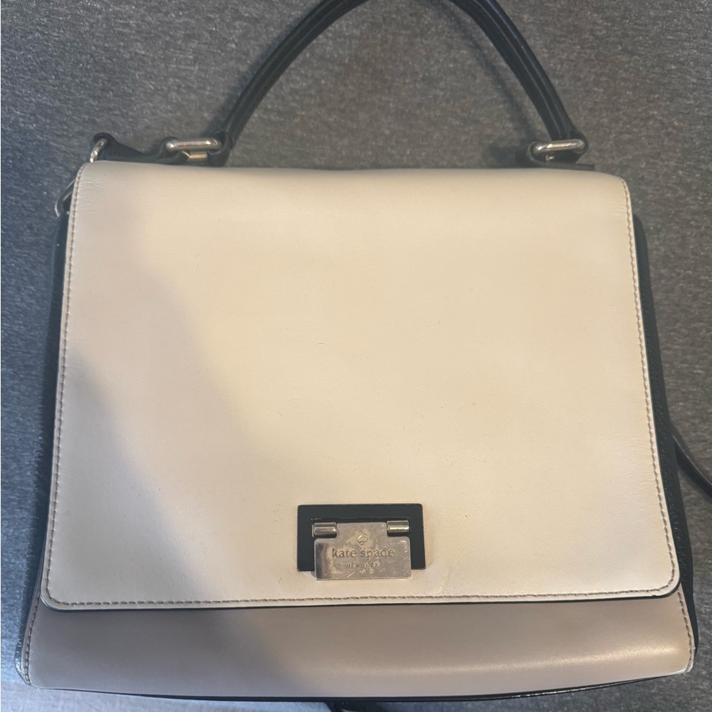Used Kate Spade crossbody bag in good condition.